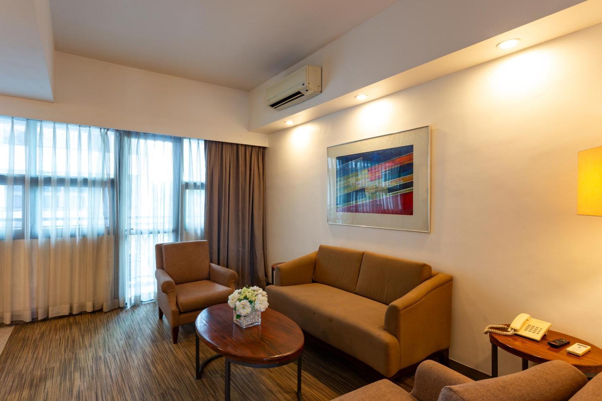 La Breza Hotel Quezon City Exterior foto