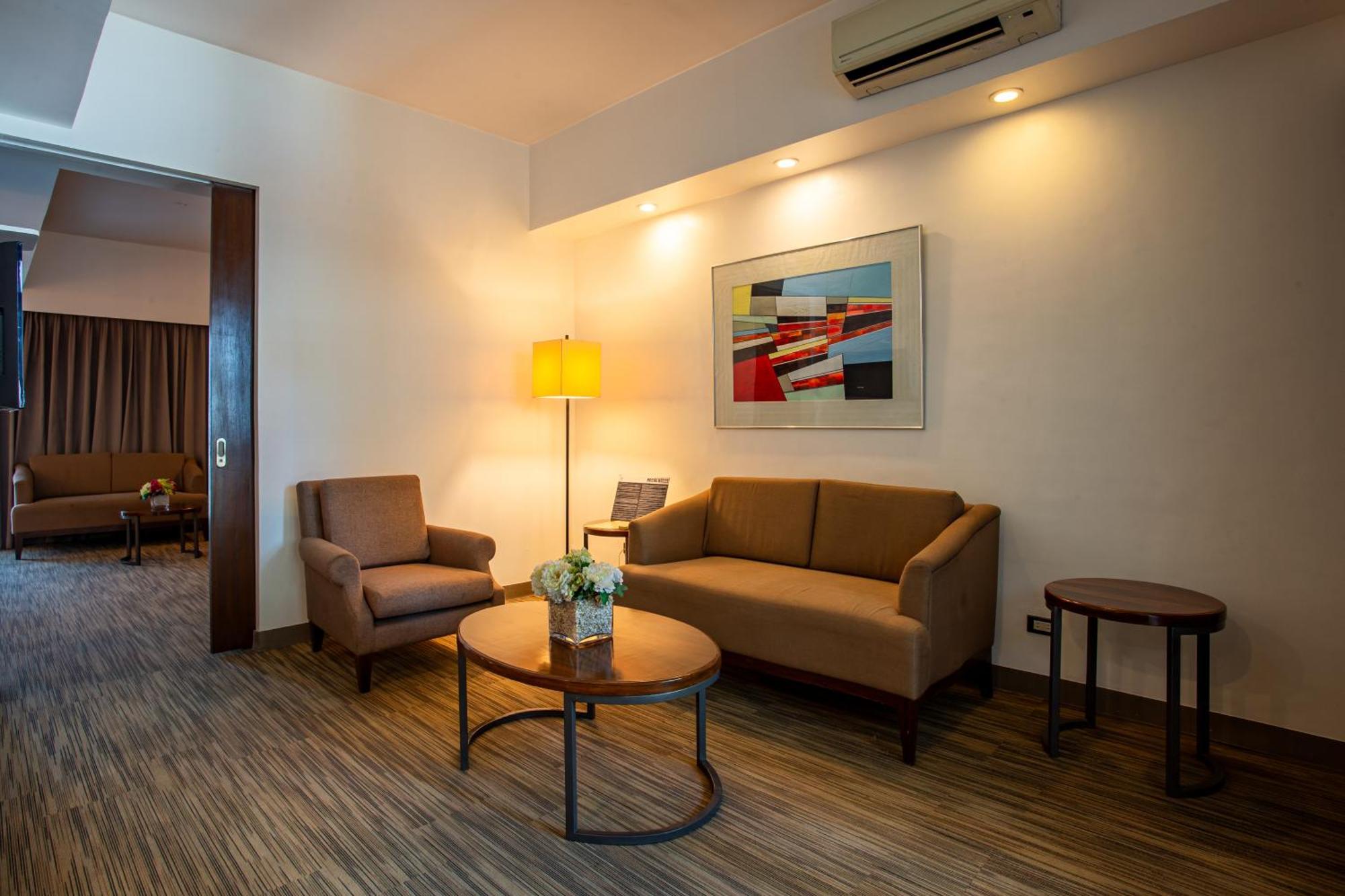 La Breza Hotel Quezon City Exterior foto